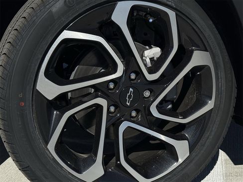 New 2026 Chevrolet Trax RS w/ Sunroof Package image 9