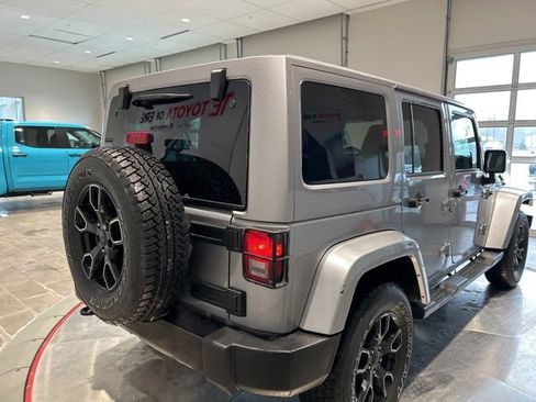 Used 2017 Jeep Wrangler Unlimited Sahara image 6