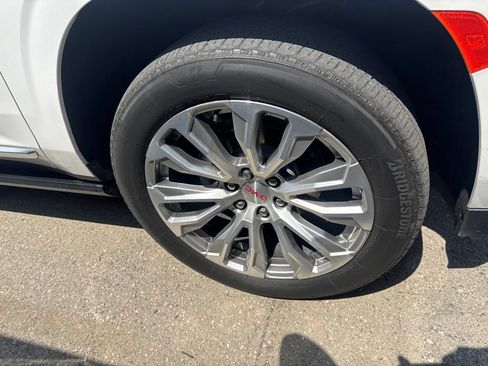 Used 2023 GMC Yukon XL Denali AWD/4WD image 3