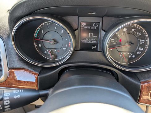 Used 2011 Jeep Grand Cherokee Limited w/ Luxury Group II image 21