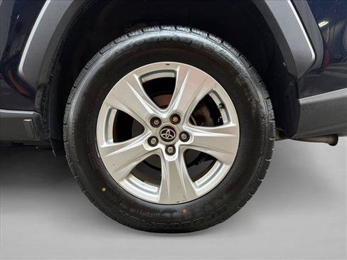 Used 2021 Toyota RAV4 XLE w/ Convenience Package AWD/4WD image 9