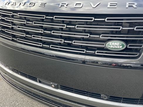 Certified 2025 Land Rover Range Rover SE image 32
