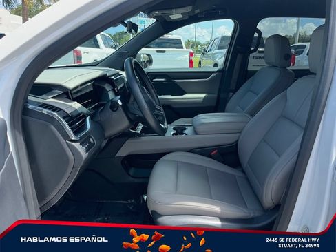 Used 2026 GMC Acadia Elevation w/ Elevation Premium Package FWD image 12