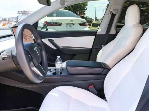 Used 2021 Tesla Model Y Long Range AWD/4WD image 22