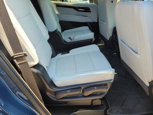 Used 2025 Chevrolet Tahoe Premier AWD/4WD image 12