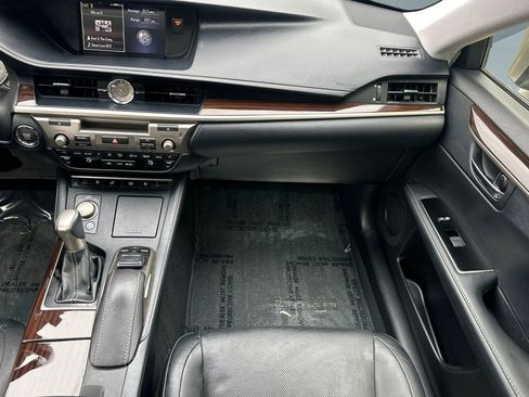 Used 2016 Lexus ES 350 w/ Luxury Package w/Wood Trim FWD image 28