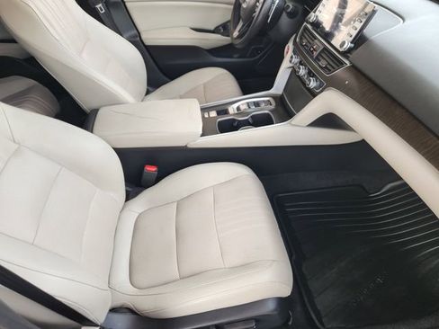 Used 2018 Honda Accord Touring image 13