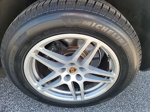 Used 2018 Porsche Macan image 9