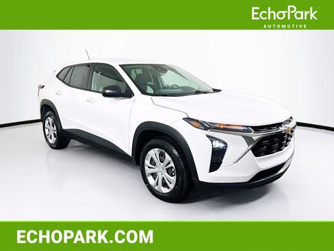 Used 2024 Chevrolet Trax LS image 1