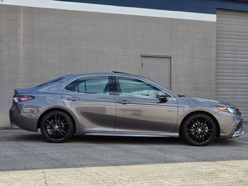 Used 2022 Toyota Camry XSE w/ Navigation Upgrade Package FWD image 9