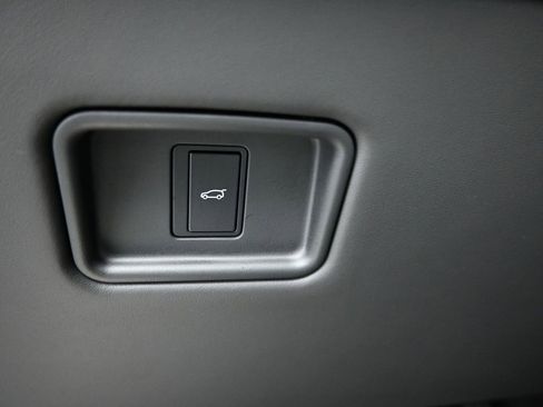 Used 2025 Land Rover Range Rover Sport SV Edition Two image 25