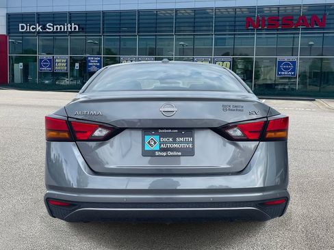 Used 2024 Nissan Altima 2.5 SV image 5