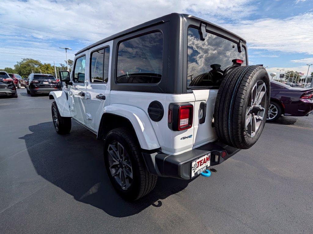 Used 2024 Jeep Wrangler Unlimited AWD/4WD image 3