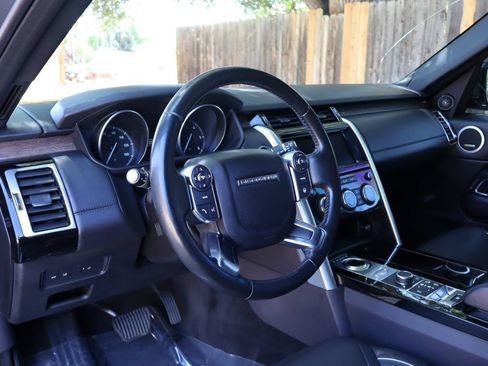 Used 2017 Land Rover Discovery HSE Luxury AWD/4WD image 15
