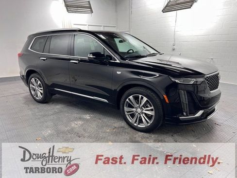 Used 2025 Cadillac XT6 Premium Luxury image 3