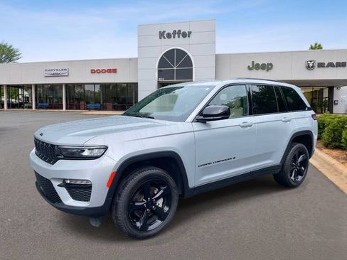 Used 2025 Jeep Grand Cherokee Limited w/ Black Appearance Package AWD/4WD image 1
