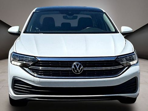 Used 2023 Volkswagen Jetta SE w/ Panoramic Sunroof Package FWD image 2