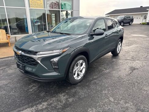 New 2026 Chevrolet Trax LS w/ LS Convenience Package FWD image 7