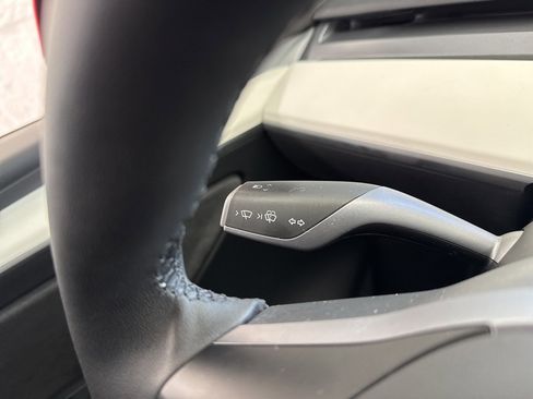 Used 2022 Tesla Model Y Long Range image 23