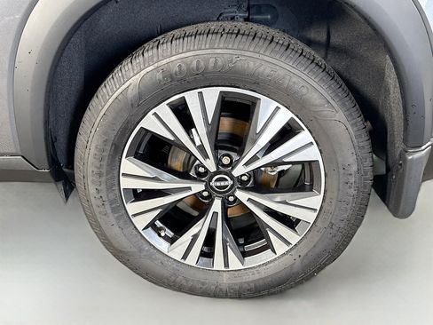 Used 2023 Nissan Rogue SV image 37