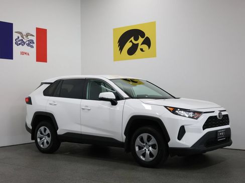 Used 2022 Toyota RAV4 LE AWD/4WD image 1