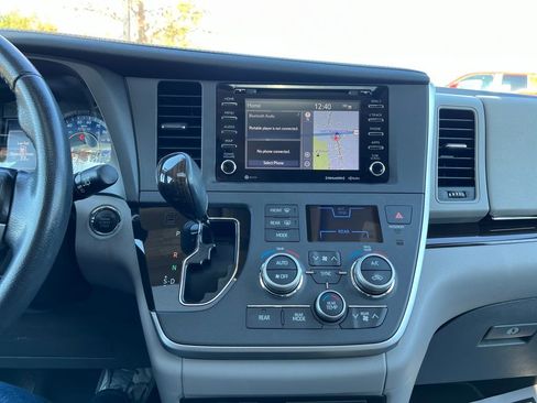 Used 2020 Toyota Sienna XLE image 20