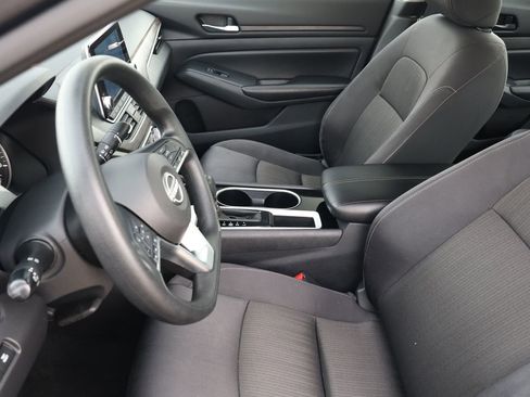 Used 2024 Nissan Altima 2.5 SV FWD image 13