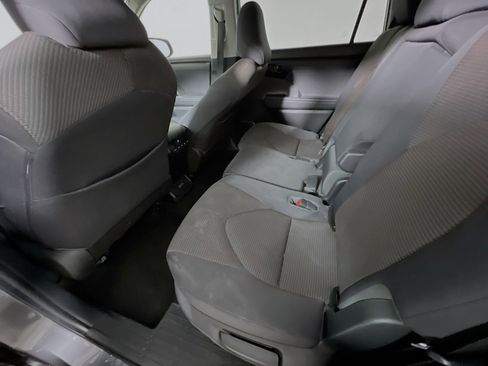 Used 2023 Toyota Highlander LE image 29