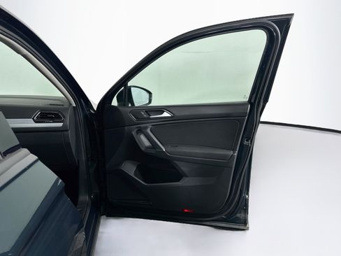 Used 2018 Volkswagen Tiguan S FWD image 30