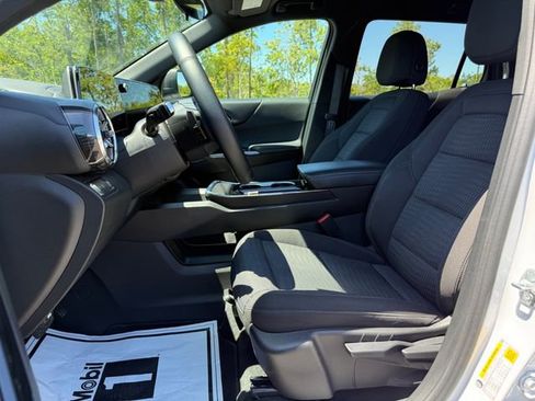 Used 2025 Chevrolet Equinox LT FWD image 9