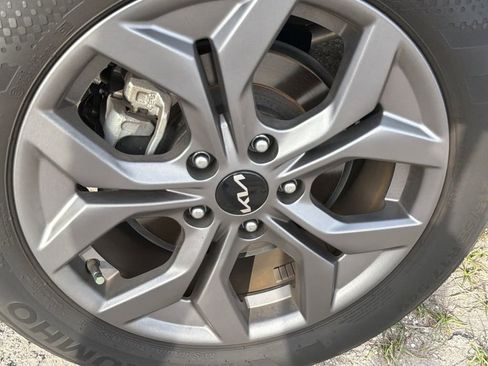 Certified 2025 Kia Seltos LX AWD/4WD image 12