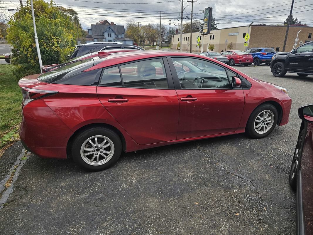Used 2018 Toyota Prius Four w/ Advanced Technology Package FWD image 3