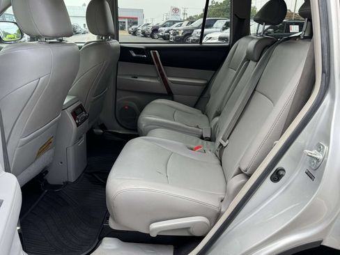Used 2013 Toyota Highlander Limited AWD/4WD image 17