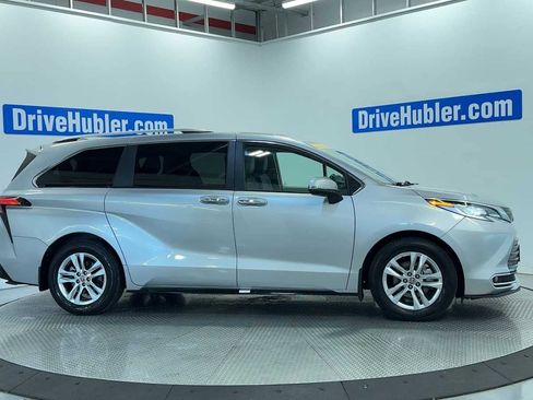 Used 2023 Toyota Sienna Limited AWD/4WD image 9