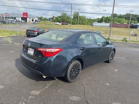 Used 2018 Toyota Corolla LE w/ Carpet Mat Package (TMS) FWD image 8