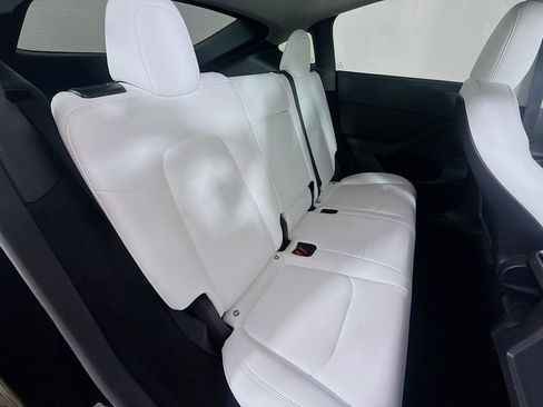Used 2024 Tesla Model Y Long Range image 31