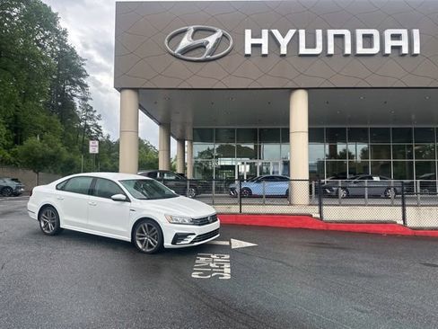 Used 2018 Volkswagen Passat 2.0T R-Line w/ R-Line Lighting Package FWD image 1