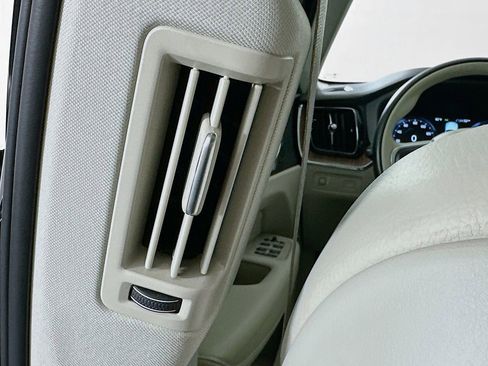 Used 2021 Volvo XC60 T5 Momentum w/ Premium Package image 25