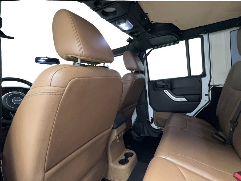 Used 2016 Jeep Wrangler Unlimited Rubicon w/ Connectivity Group AWD/4WD image 22