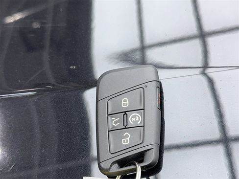 Used 2022 Volkswagen Tiguan SE R-Line image 64