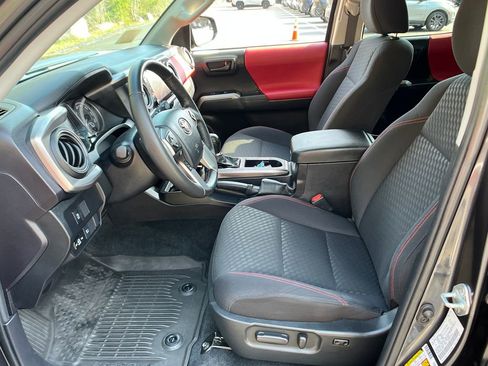 Used 2023 Toyota Tacoma SR5 AWD/4WD image 9