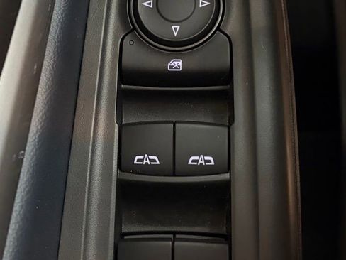 Used 2022 Chevrolet Bolt EUV Premier image 17