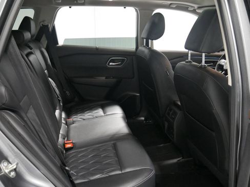 Used 2022 Nissan Rogue Platinum w/ Head-Up Display Package image 17