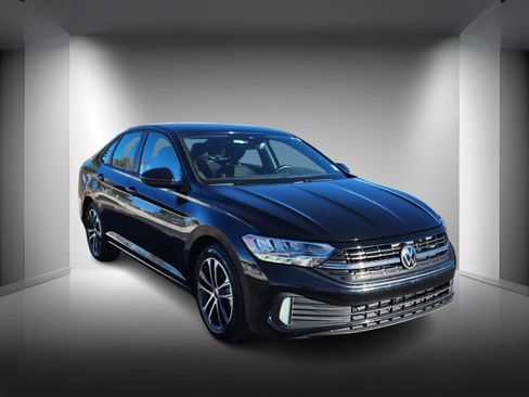 Used 2023 Volkswagen Jetta Sport image 5