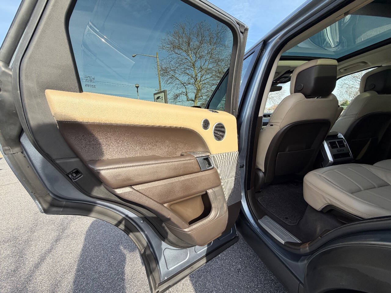 Used 2018 Land Rover Range Rover Sport HSE AWD/4WD image 32