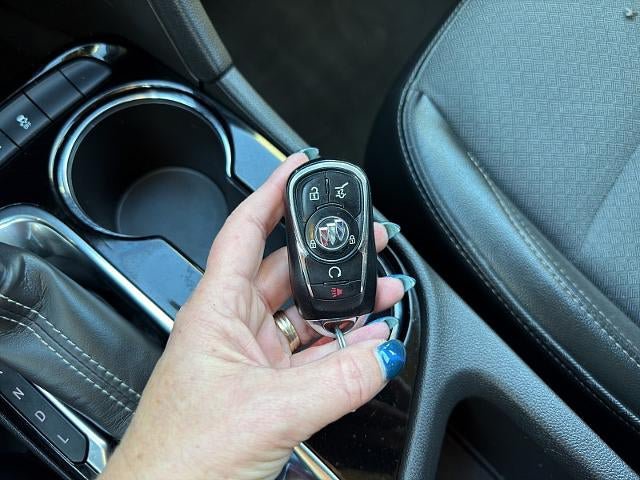 Used 2022 Buick Encore GX Select w/ Sport Touring Package AWD/4WD image 27