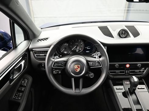 Certified 2025 Porsche Macan image 18