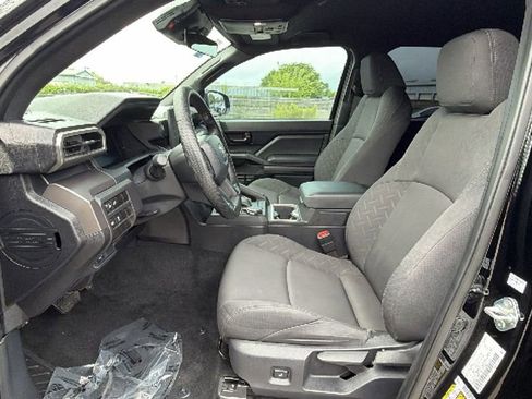 Used 2024 Toyota Tacoma SR5 AWD/4WD image 18