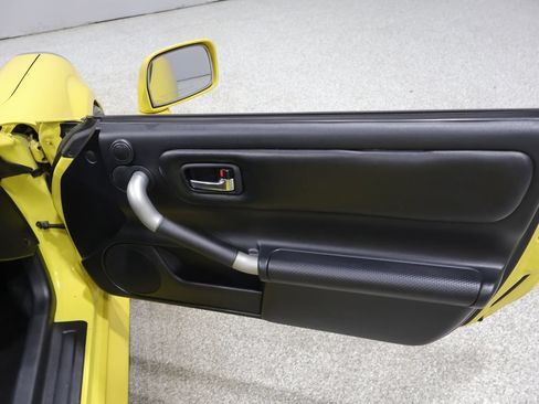 Used 2001 Toyota MR2 RWD image 16