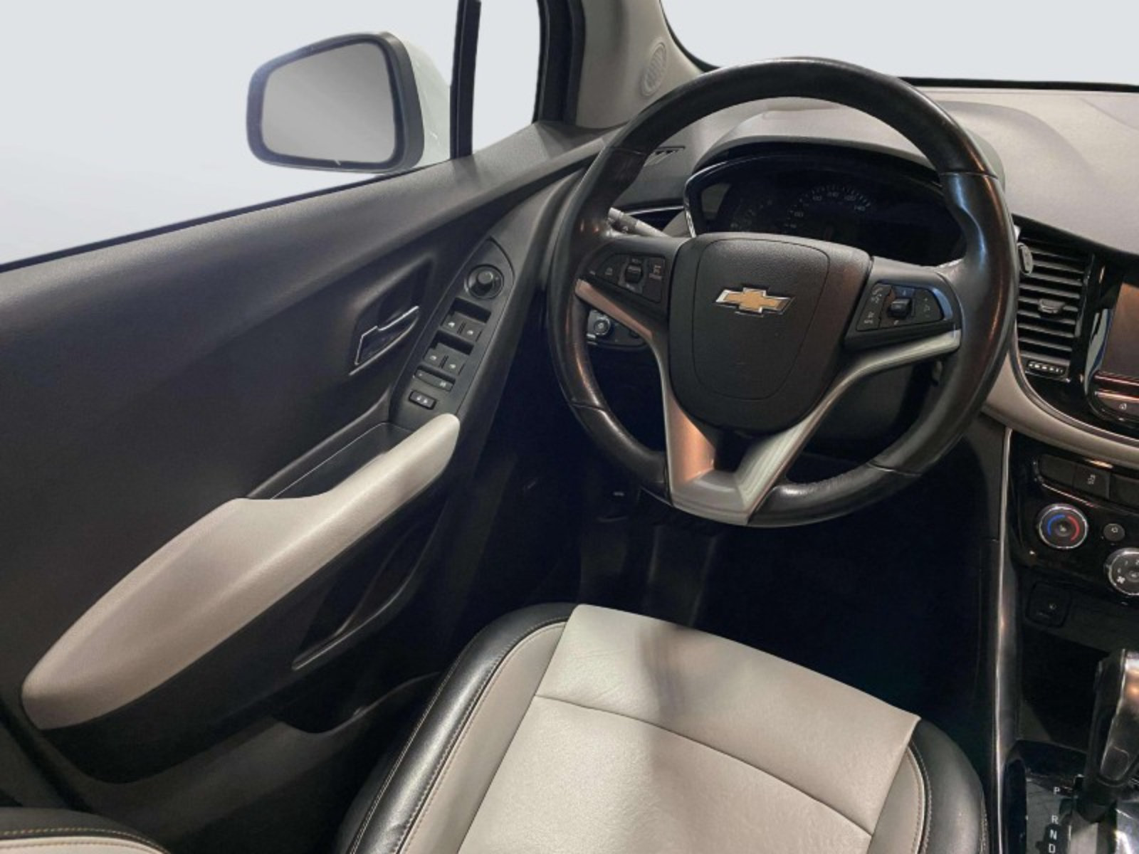 Used 2017 Chevrolet Trax Premier AWD/4WD image 23
